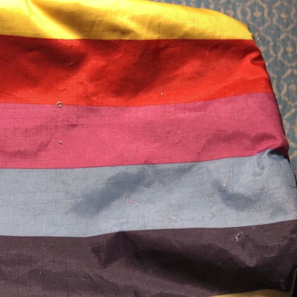 LeSportsac Retired Rainbow Lightweight Nylon Messenger Bag w Upgraded Closure - Picture 12 of 12